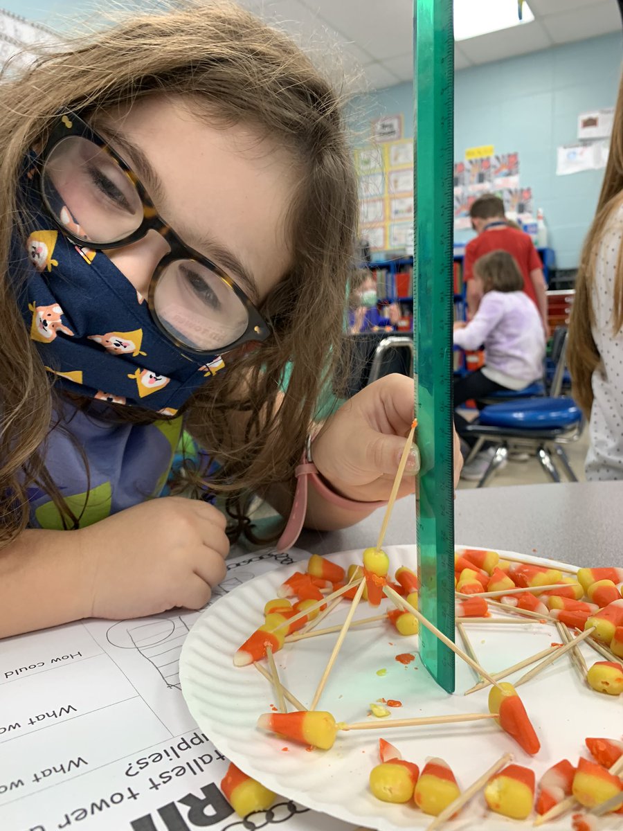 jlwilliams2015's tweet image. Building towers with candy corn. @Centralnews1917 #Engineering #STEMlearningfun