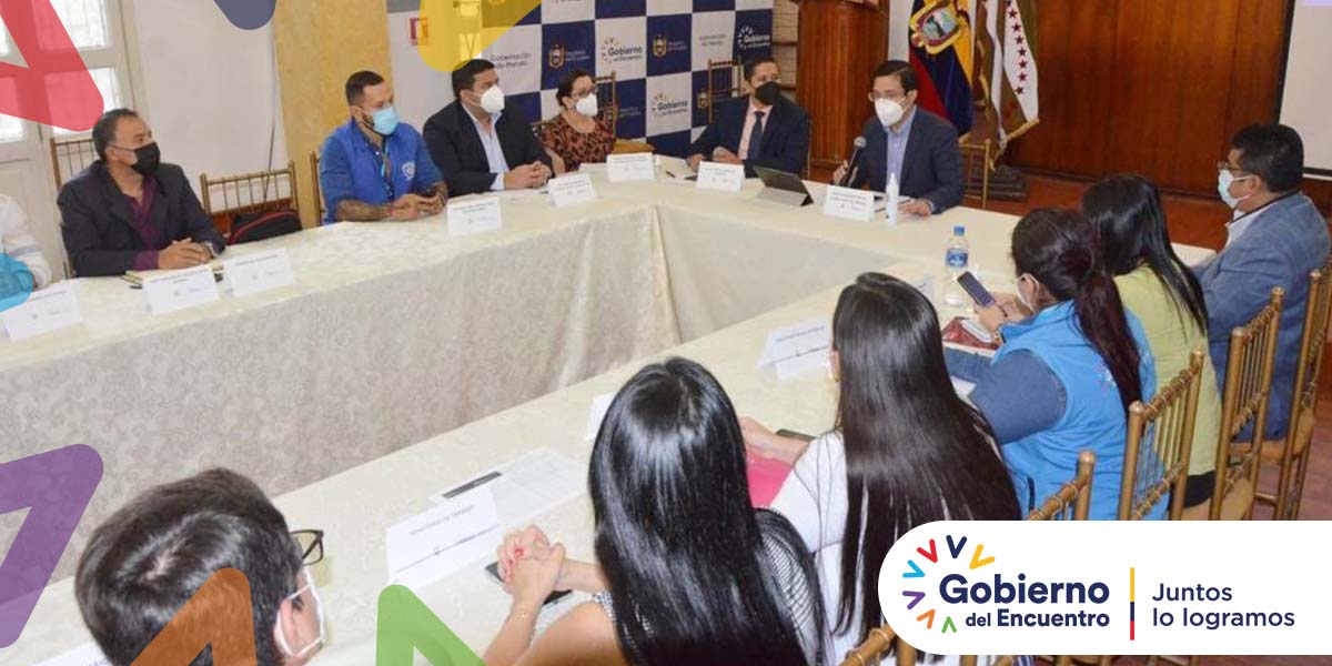 CancilleriaEcZ4's tweet photo. Director @CancilleriaEcZ4, Leonardo Vera, participó en el desarrollo de #MesaProvincialDeGénero misma que tiene el objetivo de erradicar y prevenir todo tipo de violencia contra las mujeres, el evento que contó con la presencia de @GoberManabi, @juanfra_nunez, la @DDHH_Ec https://t.co/rrKJMZHAcx