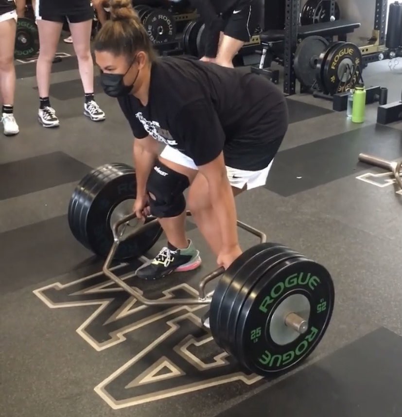 coachsphillips's tweet photo. #MonarchMuscle @mitty_wbb #ProudCoach 💪🦁🖤💛 https://t.co/dXM3w2o6fo