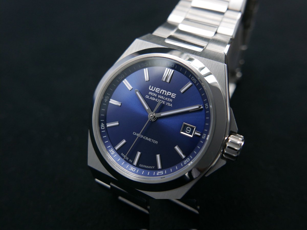 DearWatchLover's tweet photo. WEMPE/ヴェンペ
IRON WALKER/アイアンウォーカー
シンプルでどこかクラシカルな雰囲気を持ち合わせたケースと文字盤は今までも古典的なデザインを好んで採用していたヴェンペならではのアプローチ。
#wempe
#german #ironwalker
#ヴェンペ #ドイツ #アイアンウォーカー https://t.co/tku8FO3sov