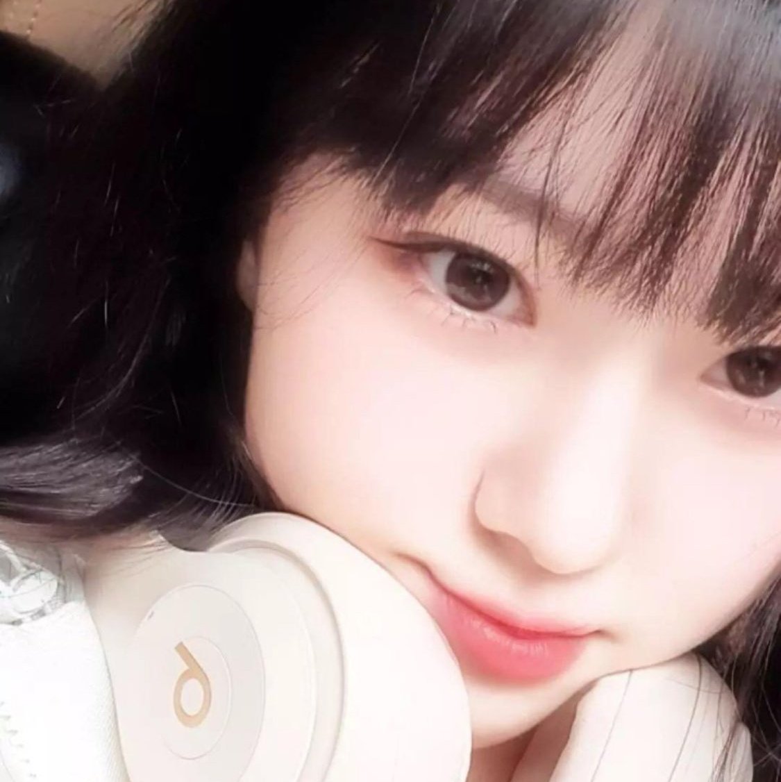 Jisooschikkinn's tweet photo. Felt cute lang https://t.co/IJ1JQk4kYw