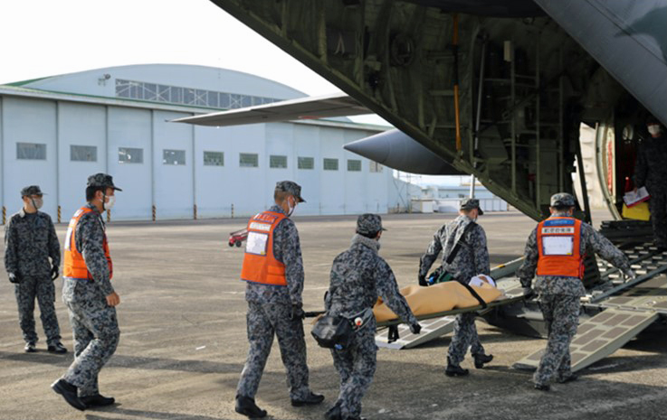 komaki_airbase's tweet photo. #航空自衛隊 の衛生職域隊員は、#小牧基地 にて2日間にわたり、災害対処能力の向上を目的とした航空医療搬送訓練及び #災害診療記録 #JSPEED/ #WHO_EMT_MDS の取り扱い訓練を実施しました。
#WHO_EMT_MDS は日本の災害現場で使用される災害診療記録JSPEEDを日本から世界へと国際標準化したものです。 https://t.co/zzLfsxhTVO