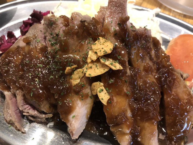 中野『幸運豚人』にてランチトンテキ定食!
ワクチン副反応対策には豚肉が最適らしいのでガツンと入れます
うーん、特に豚肉がよろしい…!塩だけで食べても美味いですねっ😋 