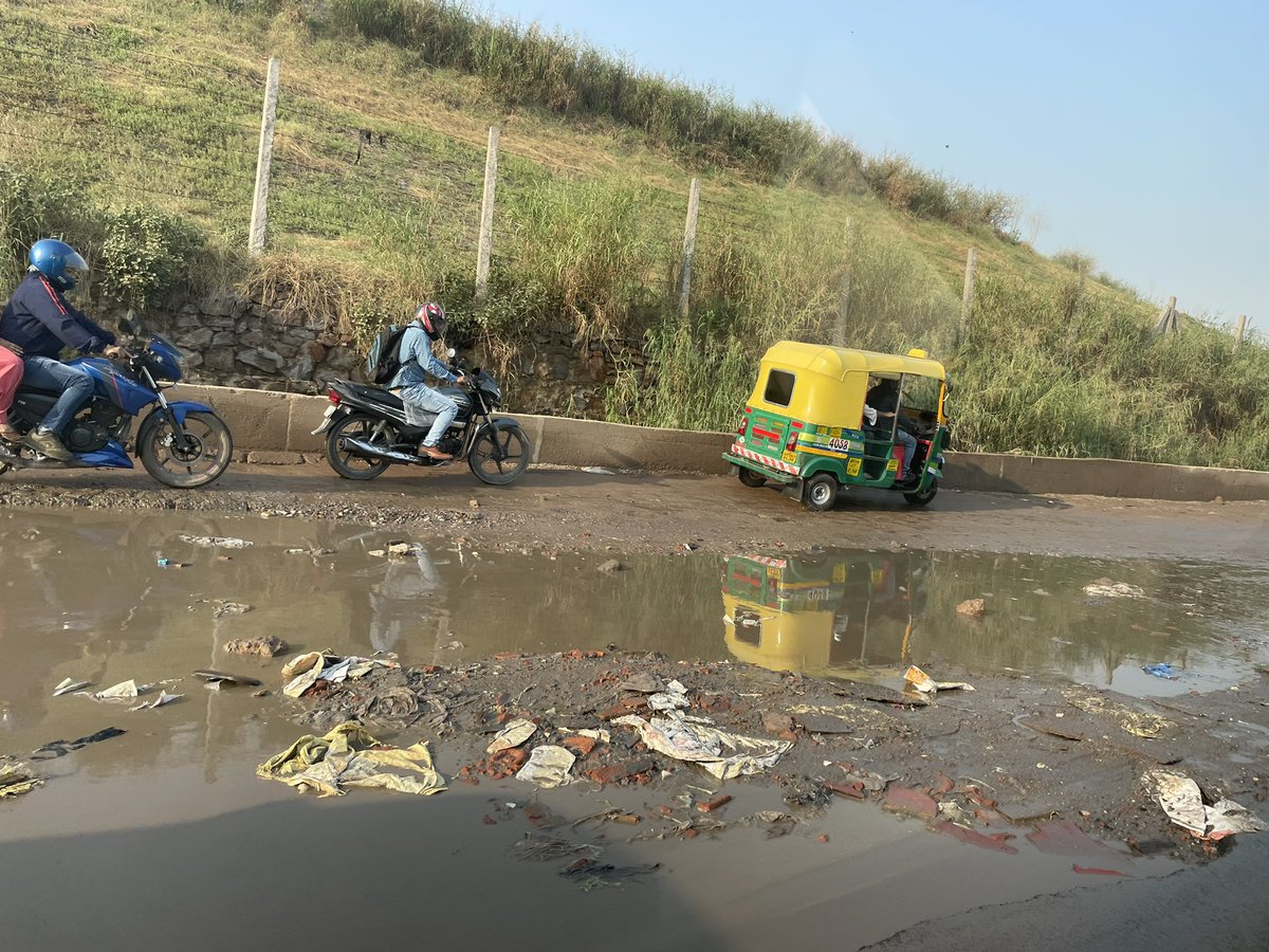 tweetwithnikhil's tweet photo. @ArvindKejriwal Dear CM Sir, please also take some time to assess the state of the infrastructure in the city. After the recent rains, roads are in utter shambles with no repairs in sight. This is Ghazipur area @msisodia @aap_EastDelhi https://t.co/RRI7Jony9z