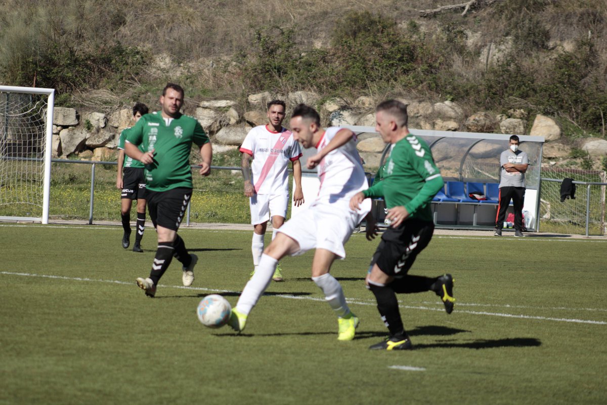 ⚽️ #Fútbol I Seis equipos de la provincial siguen invictos tras la 5ª jornada
➡️ <a href="/DvoArenasCF/">Dvo. Arenas C.F.</a>, <a href="/BoscoarevaloCf/">C.D.Bosco de Arévalo</a>, @DCebre B, <a href="/SPLanzahita/">⚽️ Sporting Lanzahita C.F. ⚽️</a>, <a href="/CDLasNavas/">CDLasNavas</a> y <a href="/fcbarraco1/">Barraco C. F.</a> no conocen la derrota
deportesavila.es/seis-equipos-d…