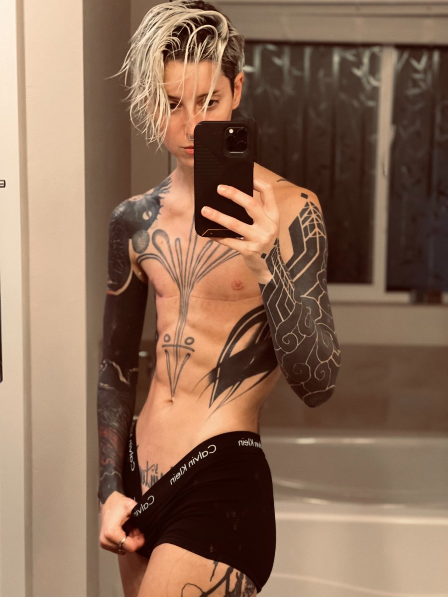 Forgot to clean the mirror 😔