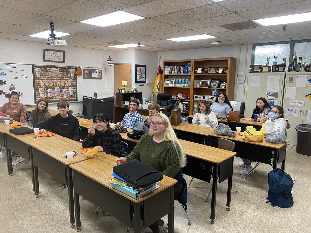 pocadeca's tweet photo. PHS DECA had a Halloween party today!!🎃🎃

And our lovely President made goodie bags🧡🧡

#deca #spookyseason #decainc #phs #pocahighschool #Halloween https://t.co/qQzQu4EKNe