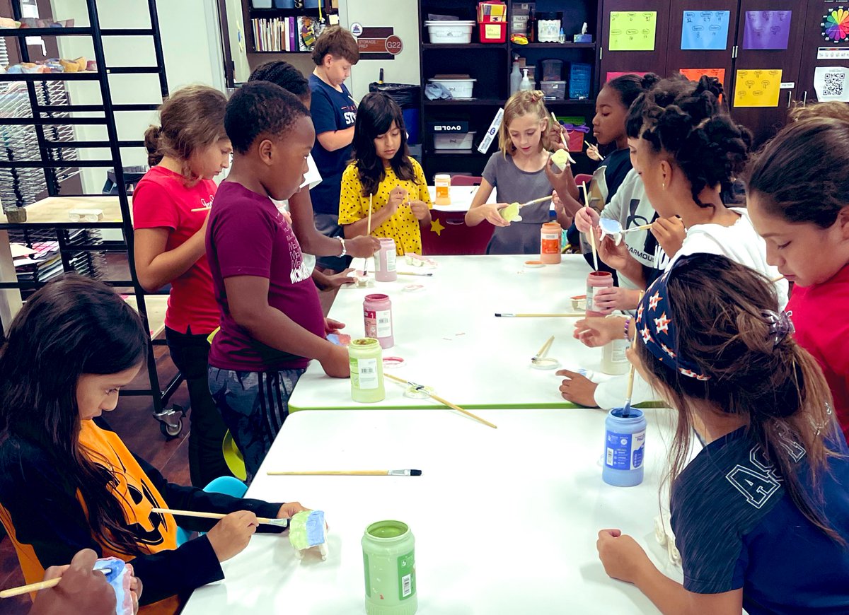 kpughstudio's tweet photo. 4th grade showed some “totally rad”creativity glazing their skateboards 🛹! #CreativeInnovator #AdventuresintheArtLab #elementaryceramics @VisualArtHumble @HumbleISD_CE https://t.co/xDddxD1Bh9