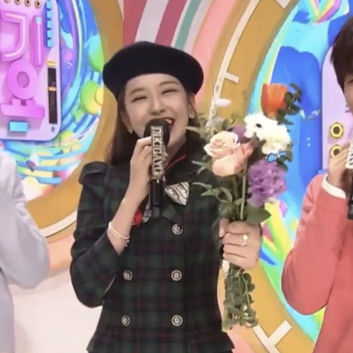 she was so happy to be back 🥺

#안유진 #ANYUJIN