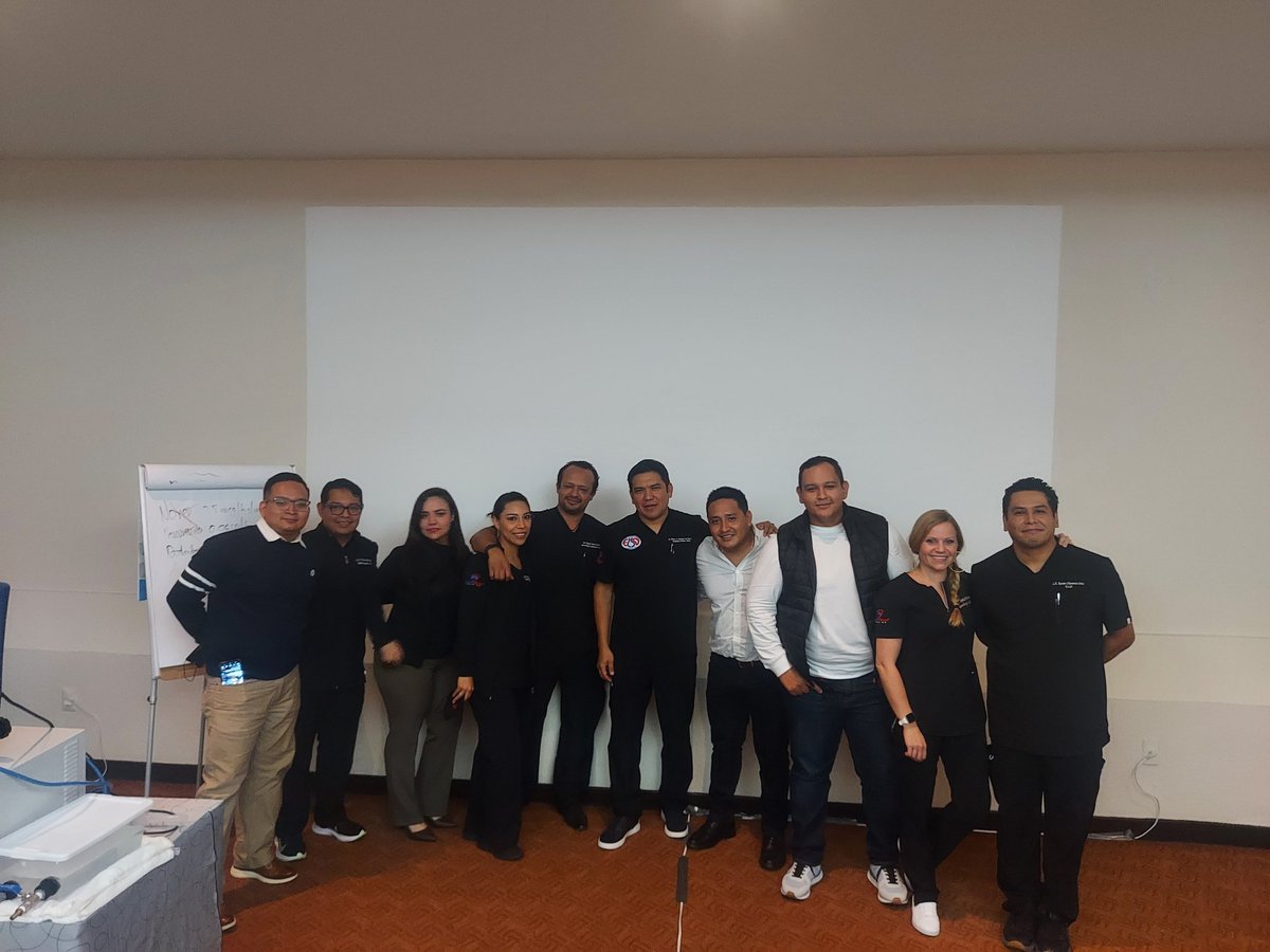 PAOVICO's tweet photo. Segundo día en el #3erUpdate. Talleres precongreso, tallercito de ECMO con los expertos 🤩 #AVENTHO #ECMO #Congrecito @KarlaM_Hdz @DrECMO https://t.co/Y4SWZuXb0f