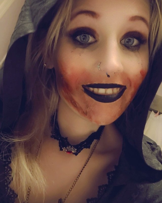 ValkyrieHeartTV's tweet photo. Makeup test for my costume for Halloween. c: #ResidentEvilVillage #cosplay https://t.co/fF3EKkTag6
