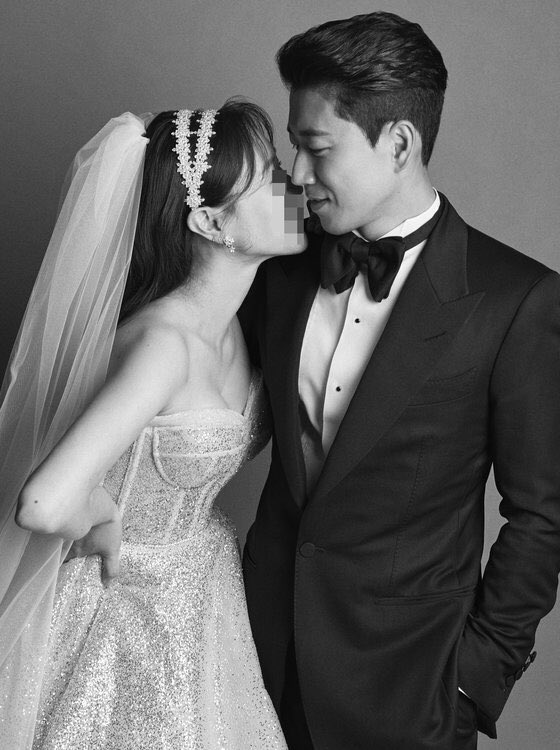 vibe_yg's tweet photo. [SECHSKIES]

A lovely couple 😍 21.11.14🤵💛👰

🔗 https://t.co/vNIpTayFqd

#YGFAMILY #JANGSUWON #장수원 #SECHSKIES https://t.co/JGAejmhnIw