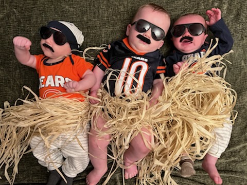 McmurphyMary's tweet photo. The Murphy-Binninger “Super Fan” trio love the Chicago Bears… but their first true love is Robin Baumgarten. They are looking for a good Southside girl who loves waking up at the crack of dawn like they do!
Love you, Robin! Shea, Teddy and Matthew https://t.co/3vwoA3OCjK