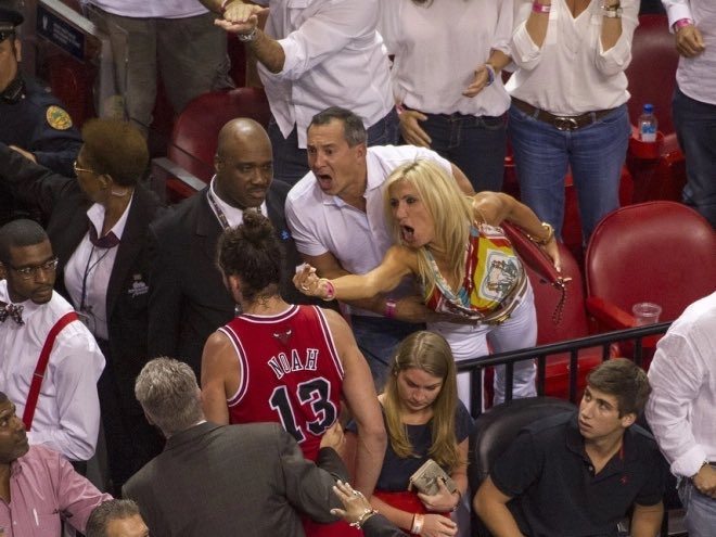 cody__cubs's tweet image. Goodnight, tomorrow we honor an absolute legend at the UC. Perhaps hang this in the louvre because it symbolizes everything Joakim Noah was to basketball fans outside of Chicago. And I love it.