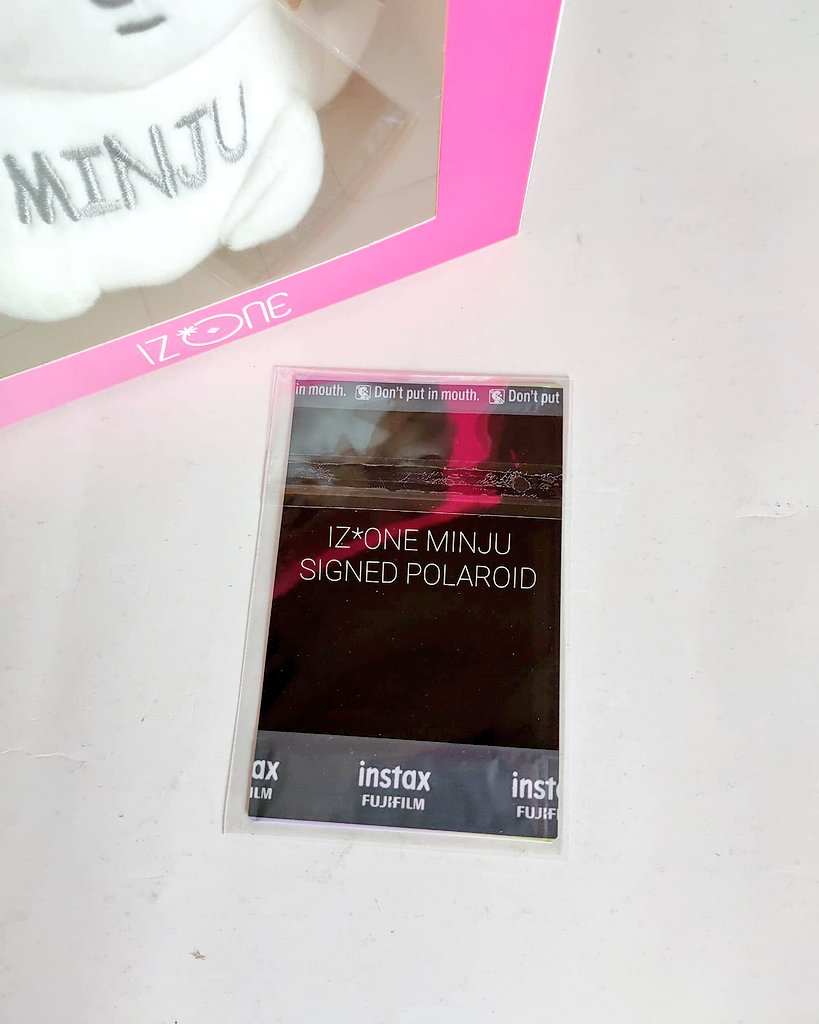 KworldStuff's tweet photo. WTS: IZ*ONE Minju Signed Polaroid 

Rare &amp; authentic!
From DICON.
The polaroid is a hologram with colour type, where it's also been featured in the magazine!

USD$1300. Includes tracked shipping. 

Pm me if interested!

#izone #wizone #autographed #sales #sell #kimminju https://t.co/vHXdm7QCbS