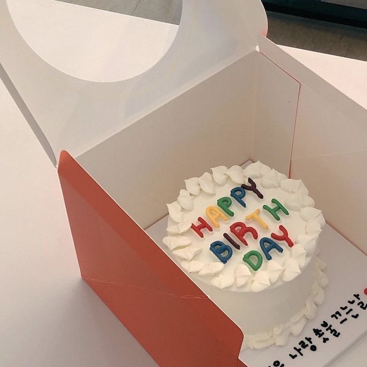 happie birthday , wish you have a cute smile on your pretty face 🎂🌟