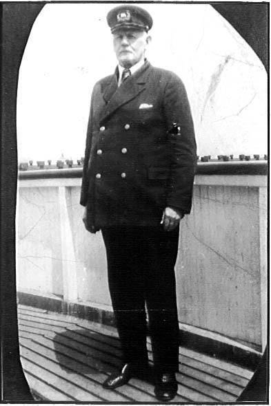 ArcticGuy2's tweet image. I hope you saved some #NWP ice for the @USNavy Moose milk reception. @greatbigseas is the recipe still @NATO classified. @AngusTopshee @Comd_RCN_34. I am only an expert on #KetchHarbour #SaintPeter's altar wine and boxer and Uncle Frank's #FleetClub.