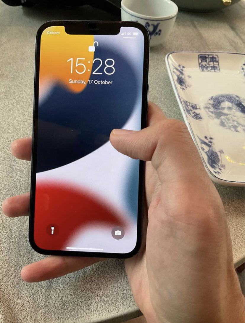 Iphone 12 pro 128gb zp set. Condition macam baru tiada sebarang calar. Fullset. Batery health 93%. Rm3600 ‼️‼️