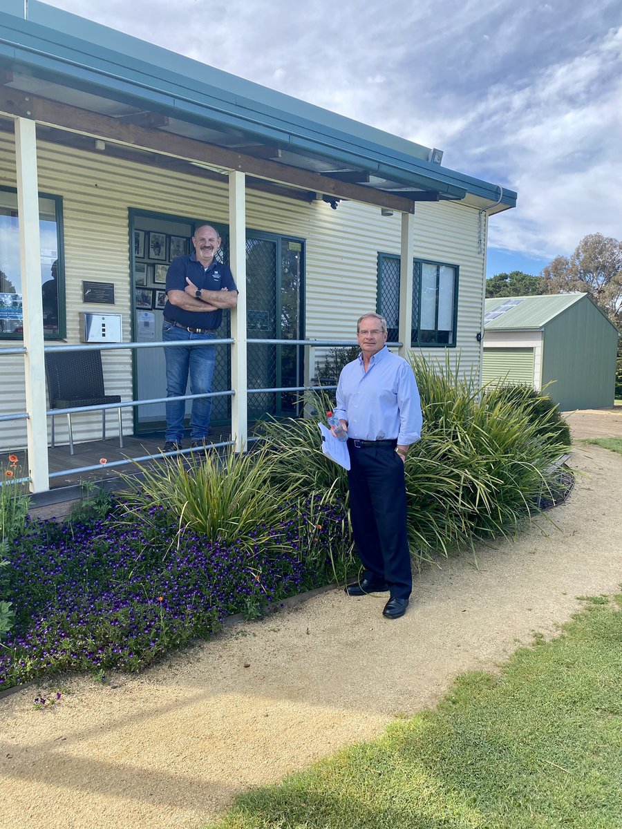 TimOverall's tweet image. Last time on @BraidwoodFM for “monthly update from the mayor”, happening since 2017.
It’s been a great opportunity to provide info to the community and I thank all at the station and everyone today for their well wishes for my (&amp;amp; @NicholeOverall’s) future.