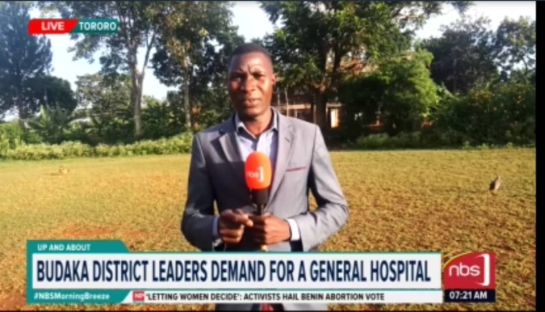 Fireliglntfi's tweet photo. David Ochieng: The leaders of Budaka district are asking the government to build a general hospital for the district. 

They say the district's only health center IV cannot handle many cases forcing the locals to move to Mbale. 

#NBSMorningBreeze #NBSUpdates https://t.co/PGfsJ0eUbj