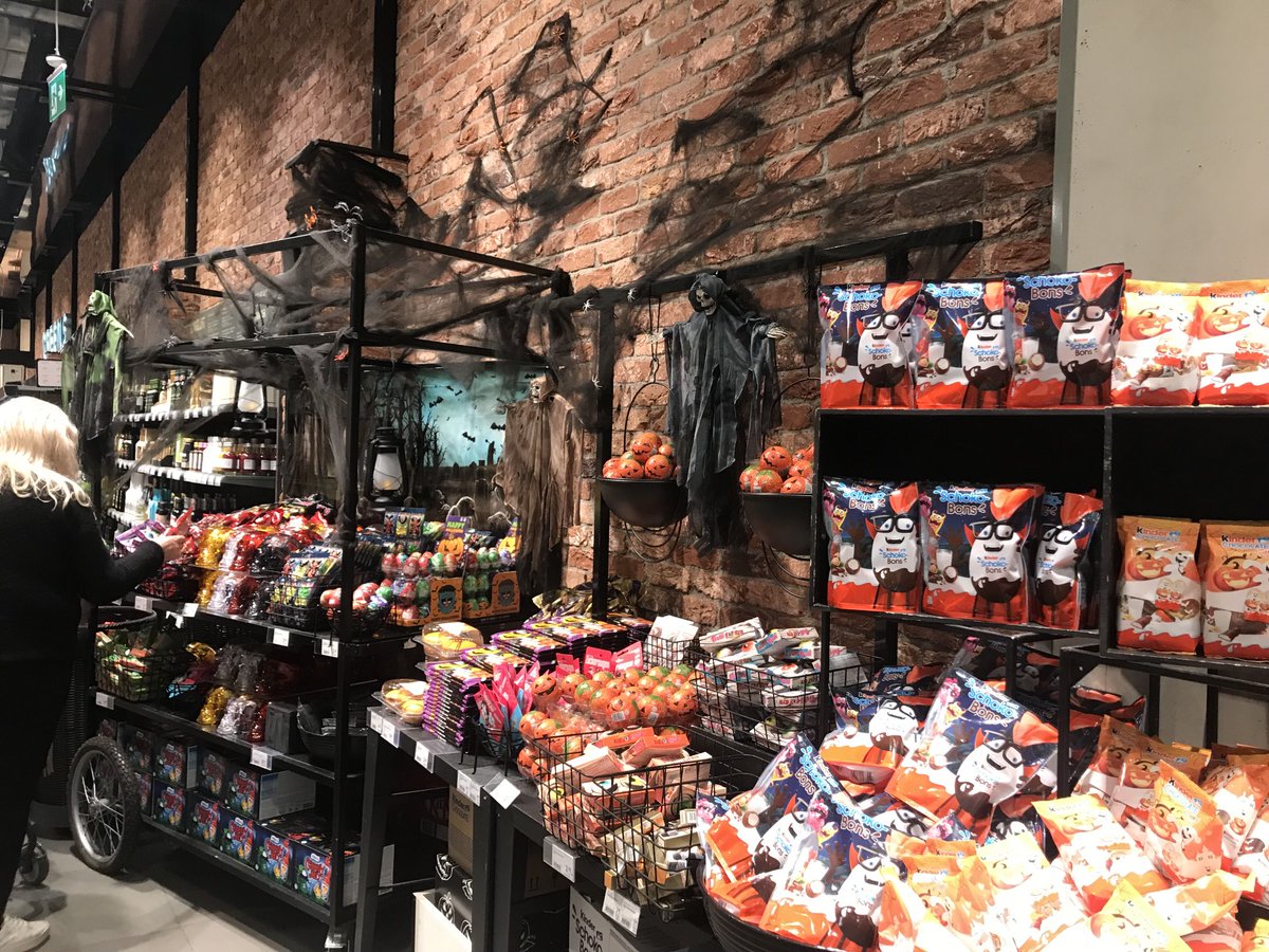 ItkonenE's tweet photo. Karkki vai kepponen ? Food Market Tapiolasta löydät kaikki parhaat Herkut Halloween juhliin ! 🎃 https://t.co/n2XAPK2GFz