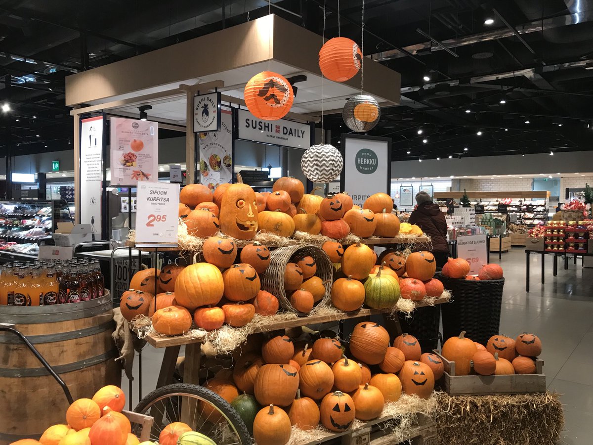 ItkonenE's tweet photo. Karkki vai kepponen ? Food Market Tapiolasta löydät kaikki parhaat Herkut Halloween juhliin ! 🎃 https://t.co/n2XAPK2GFz