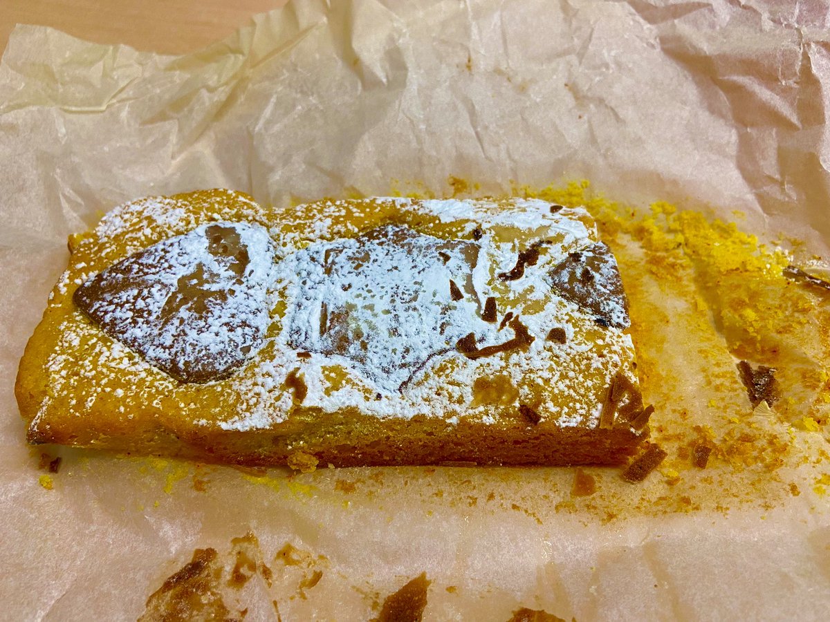lengan's tweet photo. Fixade en saffranskaka till jobbet, inte snygg men håll käften-god! 
🧑‍🍳 #Bagarn https://t.co/pGejlqNyNP