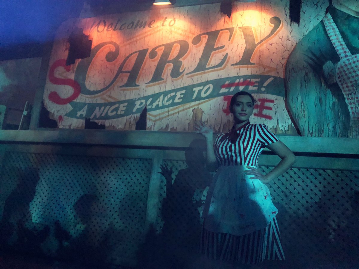 hexbylex's tweet photo. hellooooo children!
#HHN30 #meatymeetz https://t.co/0s5LmLtych
