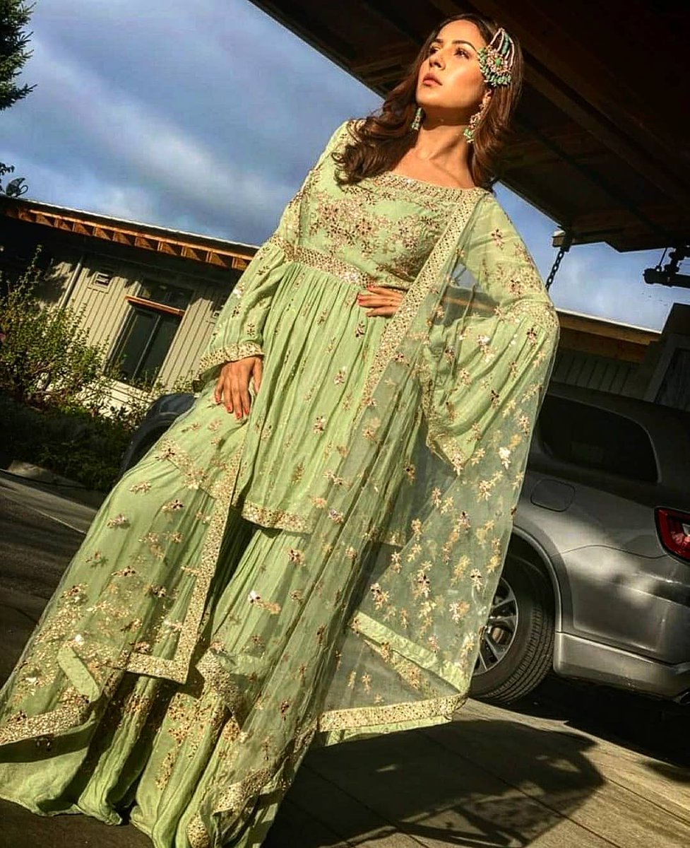 AwesomeTopmodel's tweet photo. @ishehnaaz_gill looks such a stunner in her green sparkling sharara...

https://t.co/kmQWH4CWz6

#awesometopmodel #awesometv #realawesometv #simplyawesome #fashiontopmodel #fashiontv #inspire #inform #entertain #ShehnaazGill #mumbai #NewYork https://t.co/Nk13EiVGgr
