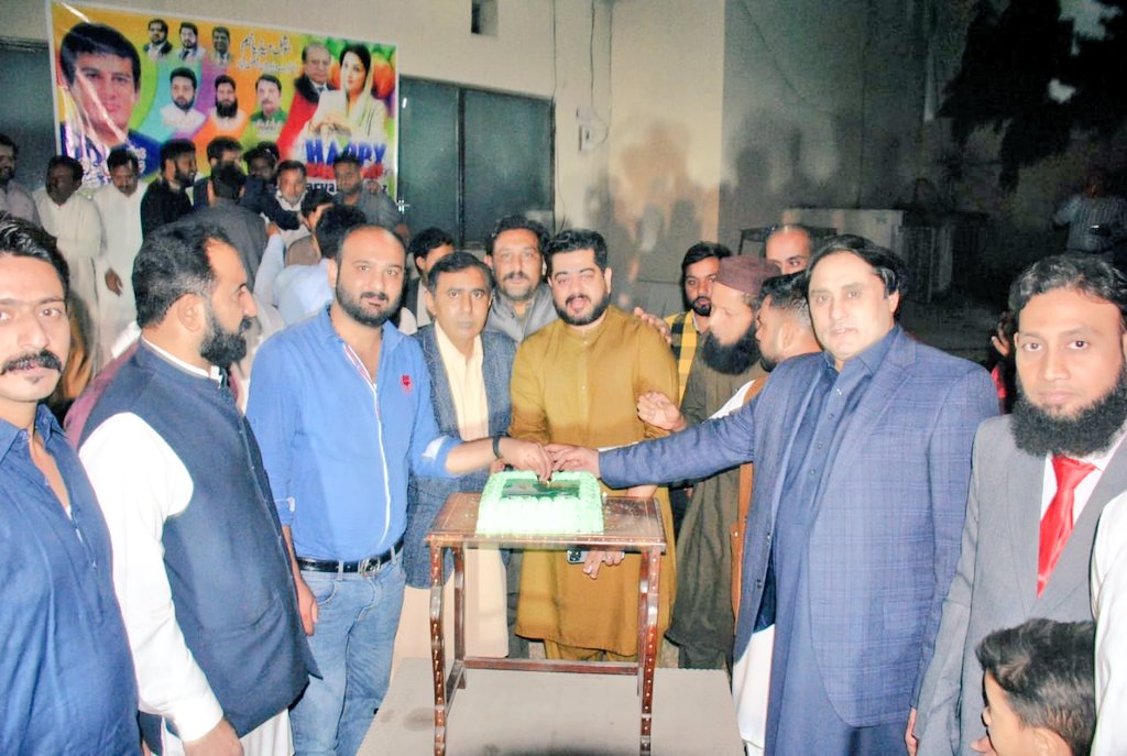 muzammal_kamboh's tweet photo. پاکستان مسلم لیگ ن سوشل میڈیا ٹیم فیصل آباد کی طرف سے محترمہ @MaryamNSharif آپکو سالگرہ کی بہت مبارک ہو دعا ہے اللہ تعالی آپکو ہمیشہ سلامت رکھیں محترمہ مریم نوازشریف صاحبہ اور میاں صاحب کے لئے خصوصی دعائیں.
#TeamFSD
 #HappyBirthdayMaryamNawaz https://t.co/TmlIQQYvXe