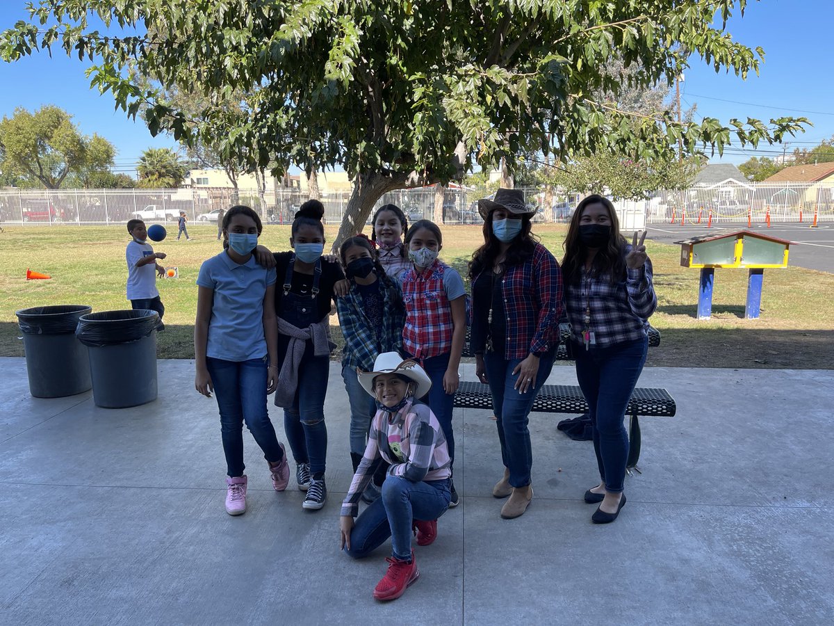 Day 3 of #RedRibbonWeek : Lowell Elementary scholars and staff are giving drugs “the boot”!!! Our Lions family had such a great time seeing each other dressed in our best cowboy attire. 🤠 #ROARwithPride #WeAreSAUSD #SAUSDStrong @SantaAnaUSD @LowellElementa6