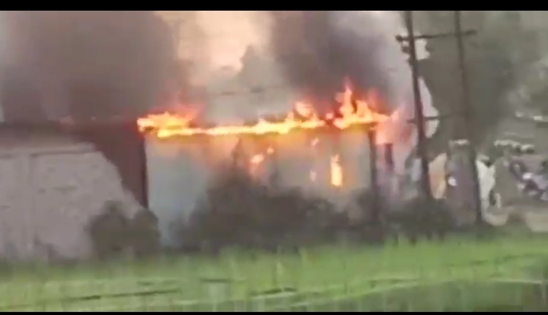 Mohamd_suhail's tweet photo. Muslims are under attack in the Indian state of Tripura
Many Houses,Shops And 12 mosques have been burnt down

@UN_HRC @UNHumanRights 
@OIC_OCI @rterdogan_ar 

#Tripura #SaveTripuraMuslims #TripuraMuslimsUnderAttack https://t.co/TDMKrUm0EK
