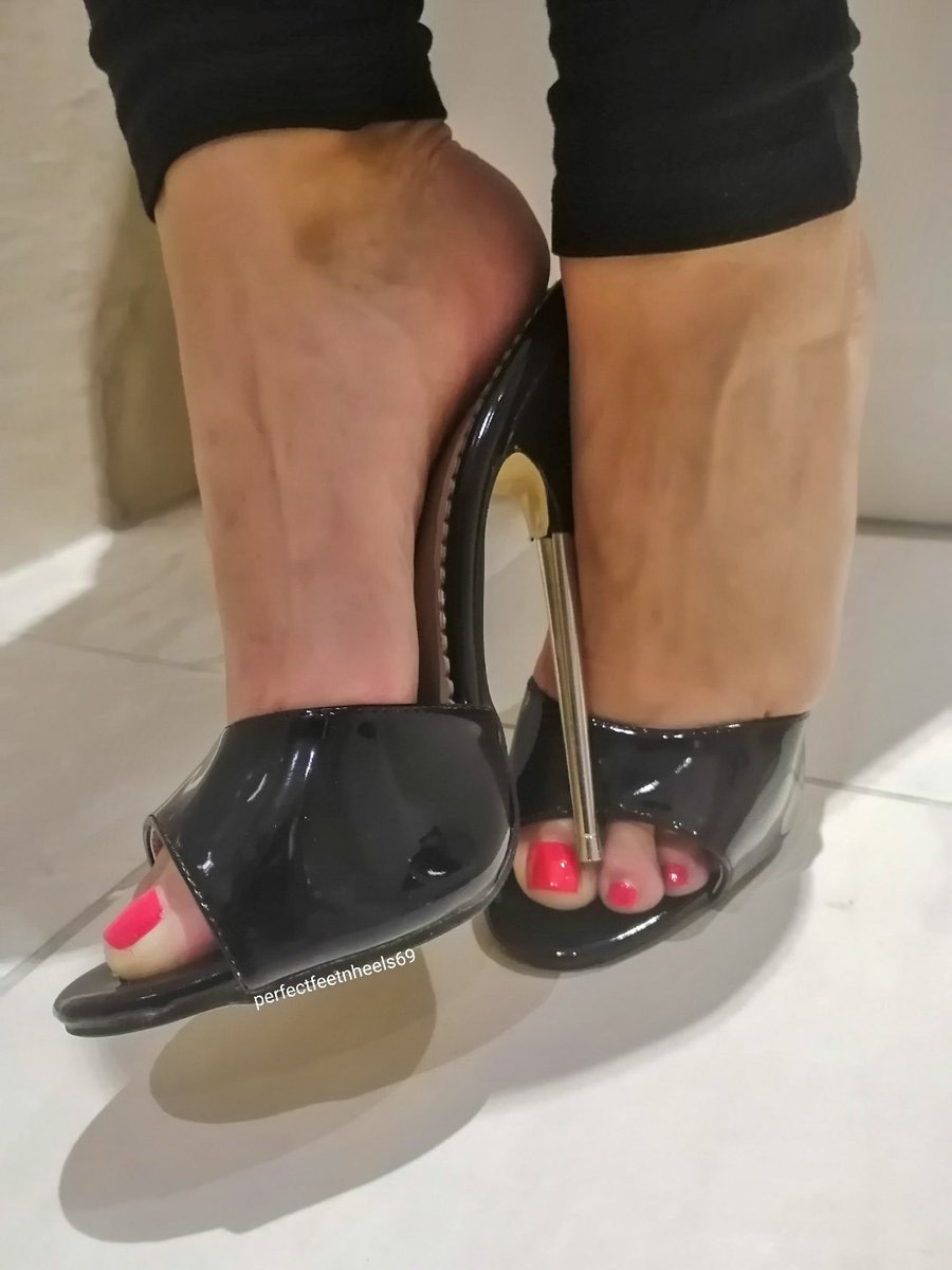 perfectheels_x's tweet photo. Such a beautiful yet cruel heel to grind Males into submission. Resistance is futile so relish and embrace your submission to your Mistress! 💋💋
@findom4feet @rt_feet @RTFindomPromo @FootParadiseRT @RTfeetdom @rtfemdom1 @stupidloserfuck @slavekane @FootObsession_ https://t.co/yH6598W63n
