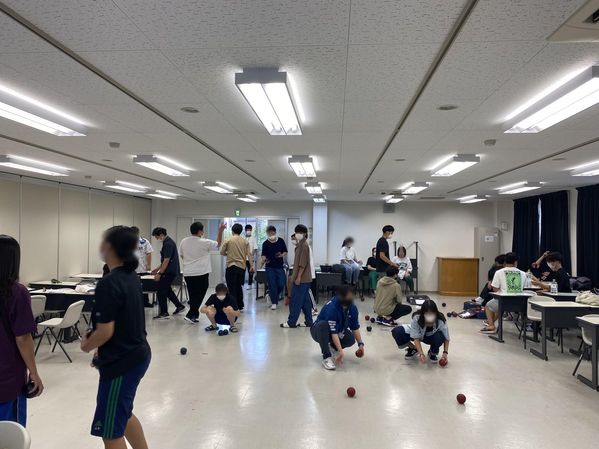 kokuigak's tweet photo. #作業療法士コースの学生がボッチャの実習を。パラリンピイクで日本選手の活躍は知っていたが自分でやってみると結構むつかしい。#作業療法の実習は色々あって面白い。 https://t.co/1FfjhlayoP