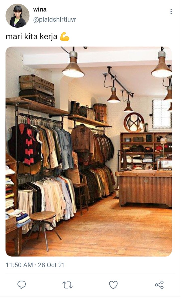 Antique shop "anthoniek". Магазинчики в старинном стиле. Витрина винтажного магазина одежды. Винтаж сторе. Винтажные магазины.