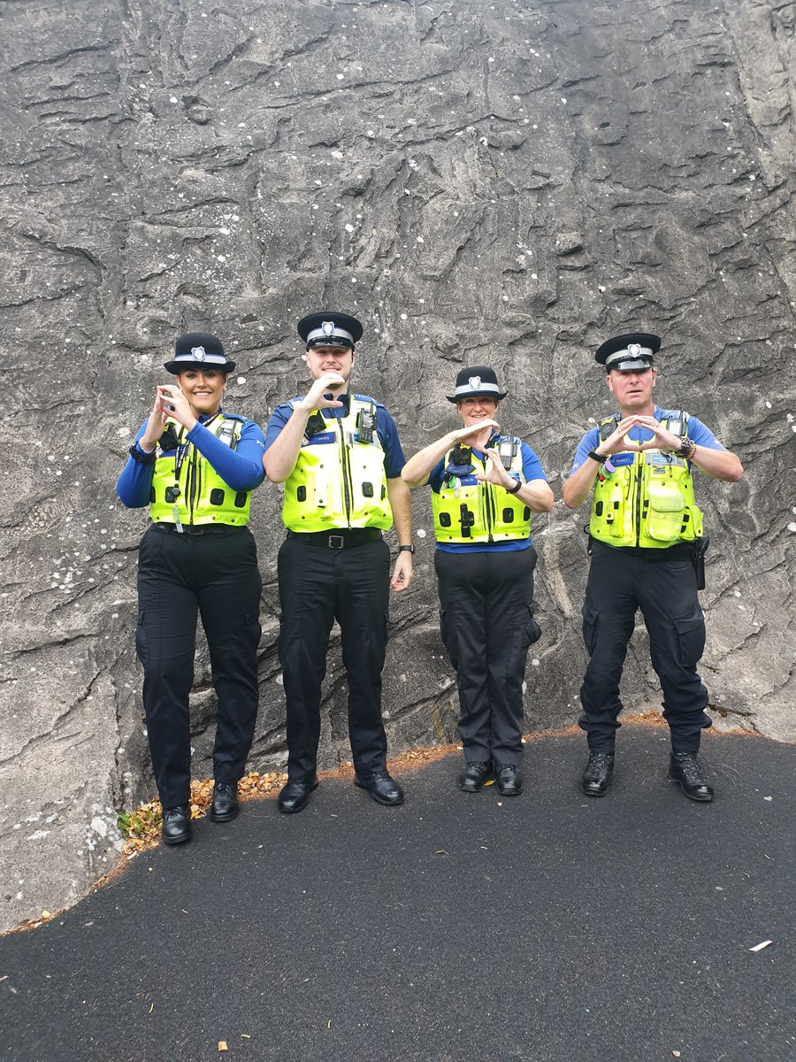 YardleyWMP's tweet photo. Look who we saw on #opguardian patrols this morning . @AckersAdventure @SheldonWMP ๐ฎ๐ผโโ๏ธ๐ฎ๐ผโโ๏ธ๐ฎโโ๏ธ๐ฎโโ๏ธ๐๐๐ป๐ฒ๐ถ๐ณ#workingtogetherasone #noissuesofnote https://t.co/nx5lYntQTj