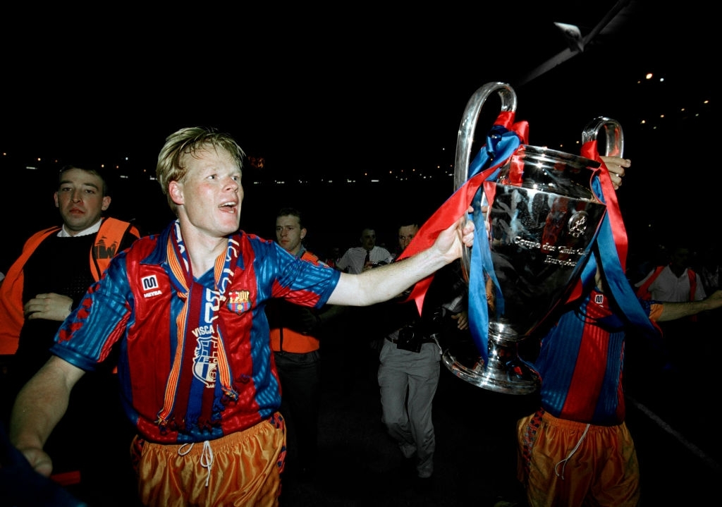 INIE8TAZO's tweet photo. Te recordaremos así. Leyenda inigualable de este club. 

Gracias, también, por haberlo intentado como entrenador en una etapa complicada, @RonaldKoeman 💙❤️ https://t.co/3qpfxfetLx