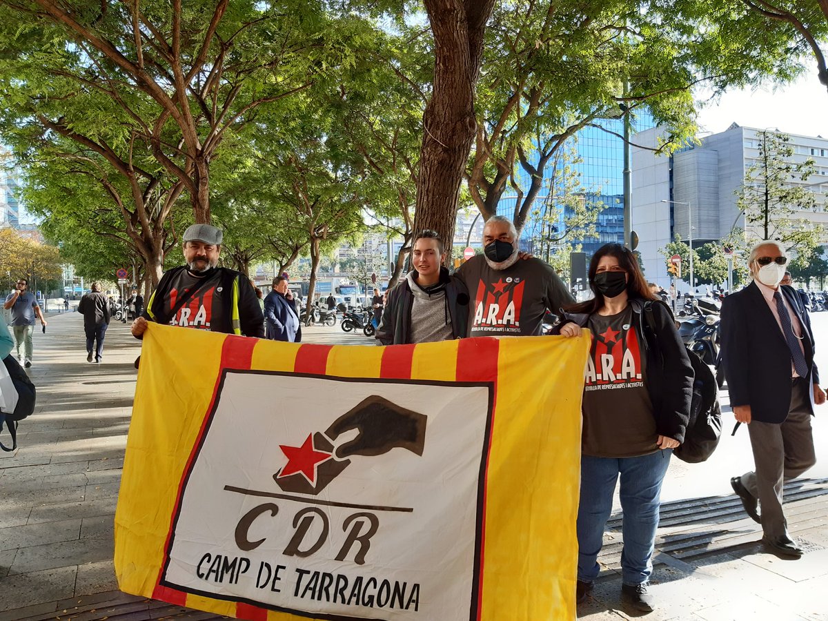 xiqueta71's tweet photo. @CDRCampTGN
@ARAIndepenCAT
Estem a la ciutat de la injusticia donant suport a l'Ernest, el Roger i el Neko
Juntes som més fortes✊✊ https://t.co/tTtLP7AlnP