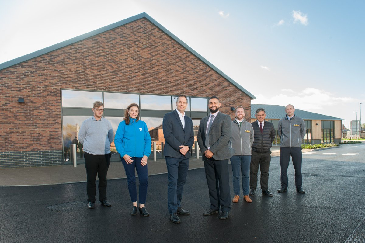EGCarterCoLtd's tweet photo. Twigworth Local Centre has been officially handed over to @Robert_Hitchins. The new building compromises of the Co-Op convenience store and five other units which will host a mix of retail, dining and leisure operators. Read the full story here: https://t.co/31AB9pY1UE https://t.co/wnLDejtLfb