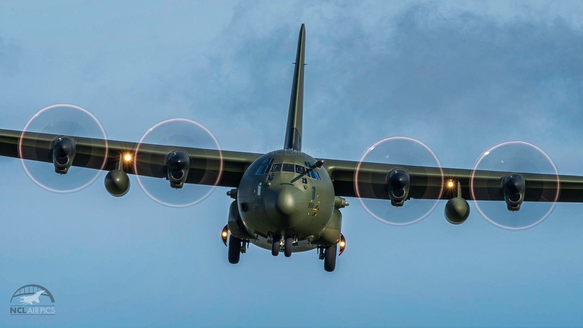 NCLairpics's tweet photo. Head on with the mighty @RoyalAirForce @RAFBrizeNorton @24SqnRAF C-130J Hercules ZH868 with some nice autumnal light and those full disc props popping nicely in the late afternoon sun! #Aviation #Military #RAF #AVgeek @air_intel https://t.co/vpnwEpnMqx