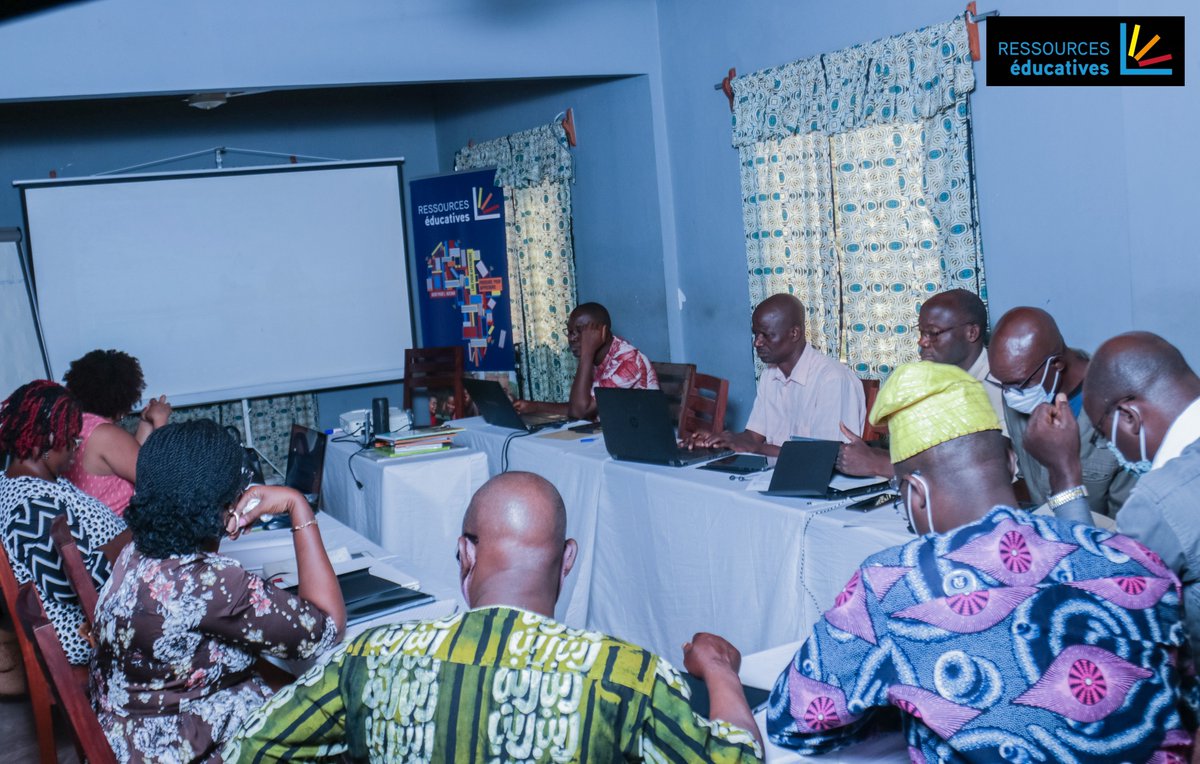 RE_BENIN's tweet photo. Démarrage de l’atelier formation des référents à l’utilisation de la littérature de jeunesse dans l’enseignement au Bénin ce lundi 25 octobre 2021 au Centre Nonvignon de Grand-Popo sous la direction de Cyrille AYEDOUN, représentant de l’INFRE sollicité par le projet RE Bénin. https://t.co/CciQ7s7oqG