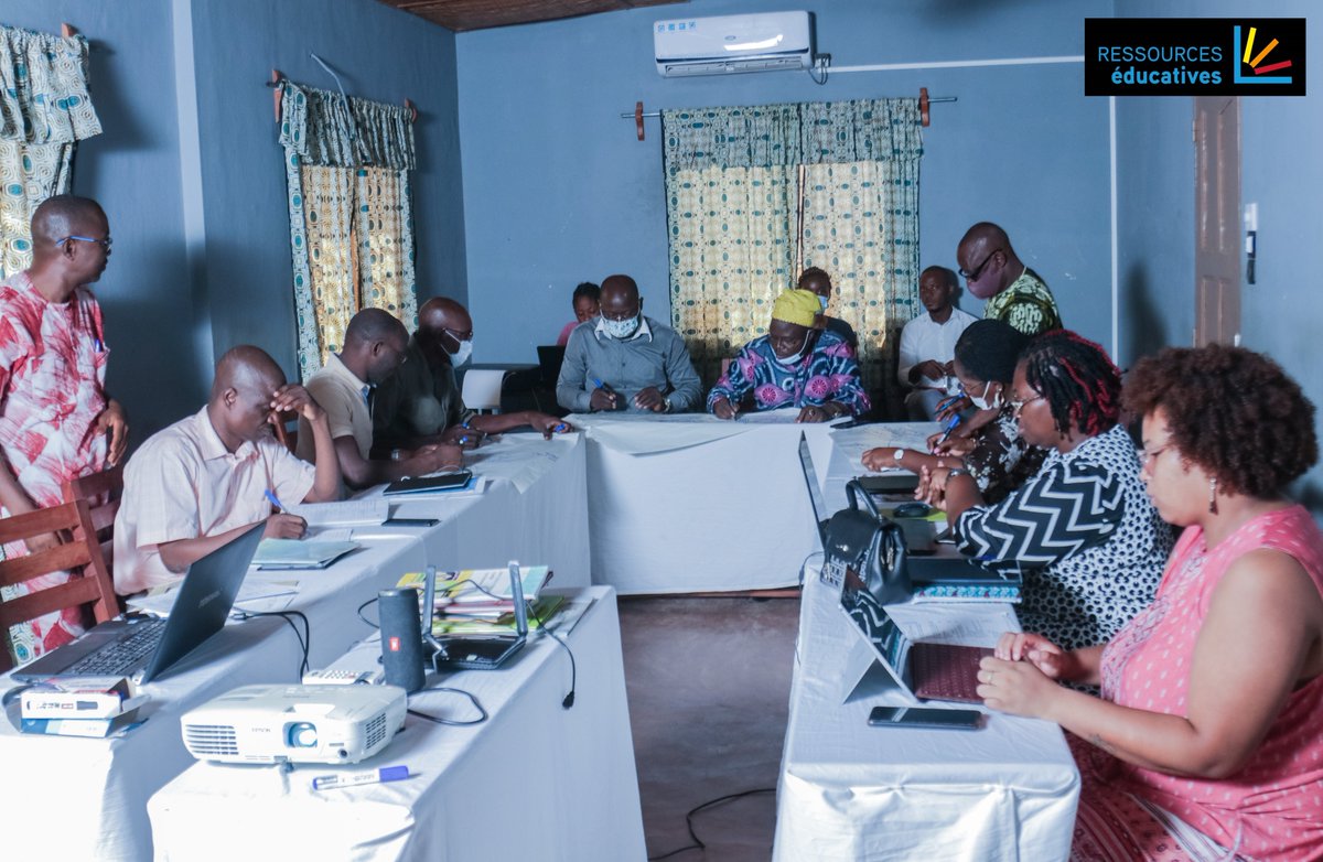RE_BENIN's tweet photo. Démarrage de l’atelier formation des référents à l’utilisation de la littérature de jeunesse dans l’enseignement au Bénin ce lundi 25 octobre 2021 au Centre Nonvignon de Grand-Popo sous la direction de Cyrille AYEDOUN, représentant de l’INFRE sollicité par le projet RE Bénin. https://t.co/CciQ7s7oqG