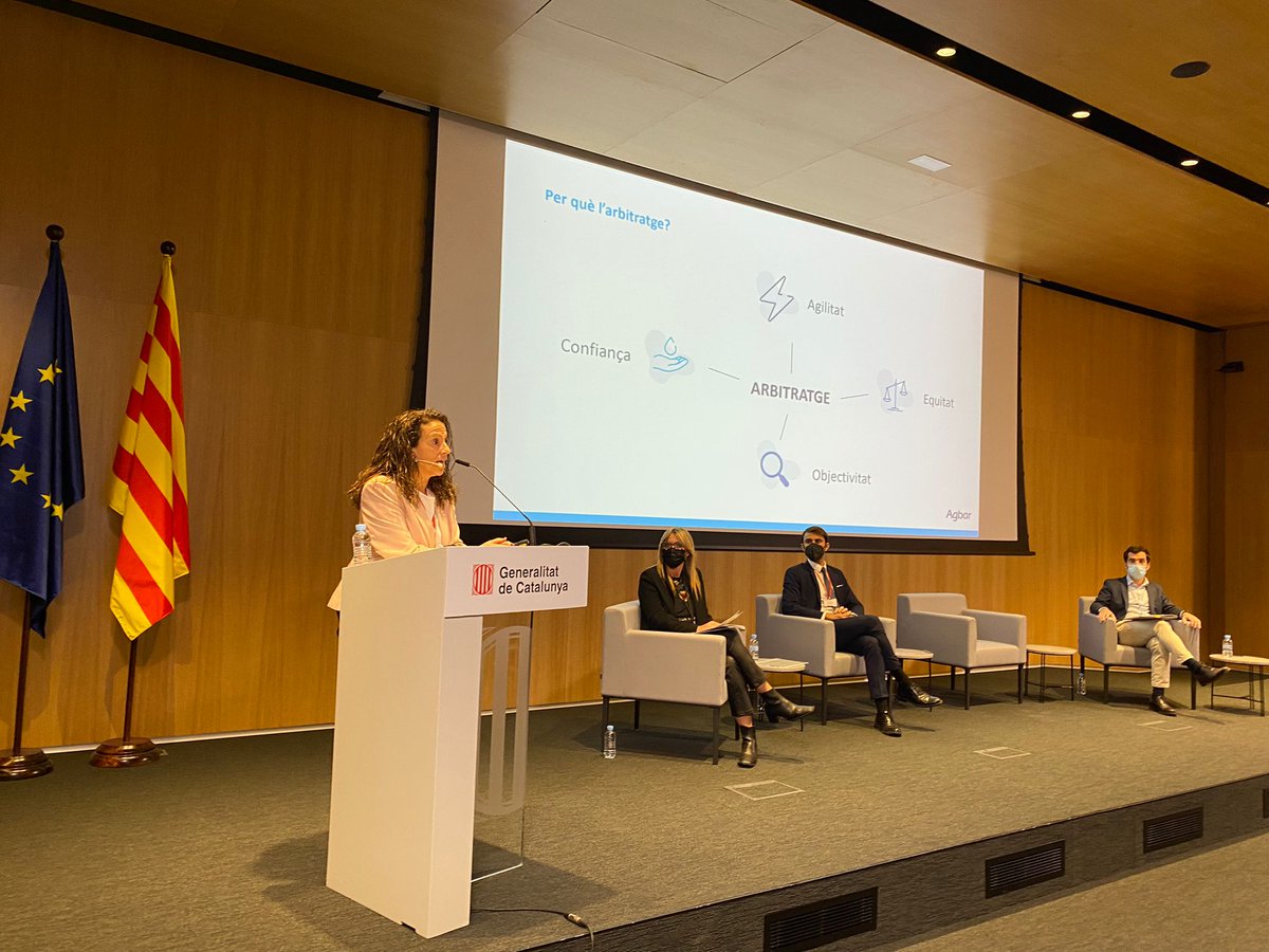 🤝 A les II Jornades Internacionals d'#Arbitratge de Consum, la nostra directora de Clients, <a href="/nuria_latorre/">Nuria Latorre</a>, ha compartit l'experiència d'@Agbar sobre el sistema arbitral de #consum i la nostra figura de defensor del client.

📸 <a href="/consumcat/">Consum</a>