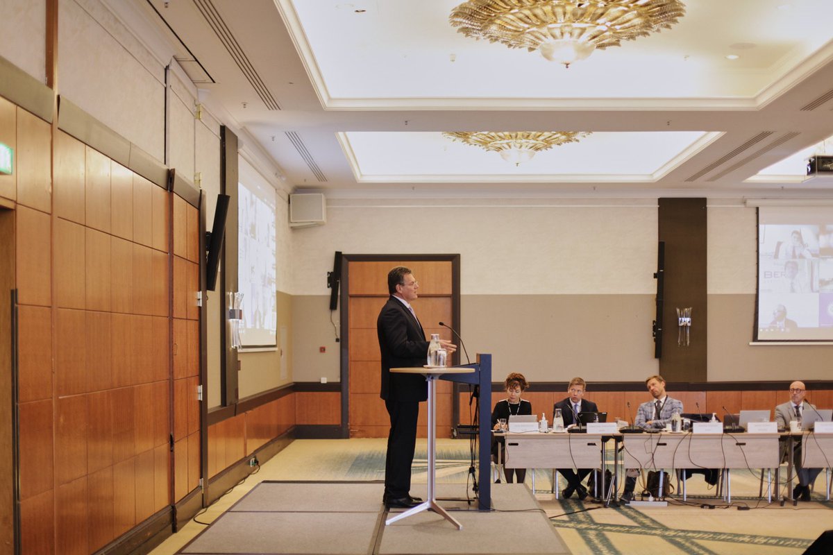 MarosSefcovic's tweet image. Our EU agencies are well placed to sense early signs of change on the horizon across policy areas. We need their vigilant eyes. 

A valuable exchange with their network on ways to support our #StrategicForesight + the  @EU_Commission Work Programme's implementation on the ground.