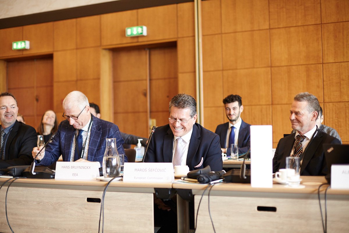 MarosSefcovic's tweet image. Our EU agencies are well placed to sense early signs of change on the horizon across policy areas. We need their vigilant eyes. 

A valuable exchange with their network on ways to support our #StrategicForesight + the  @EU_Commission Work Programme's implementation on the ground.