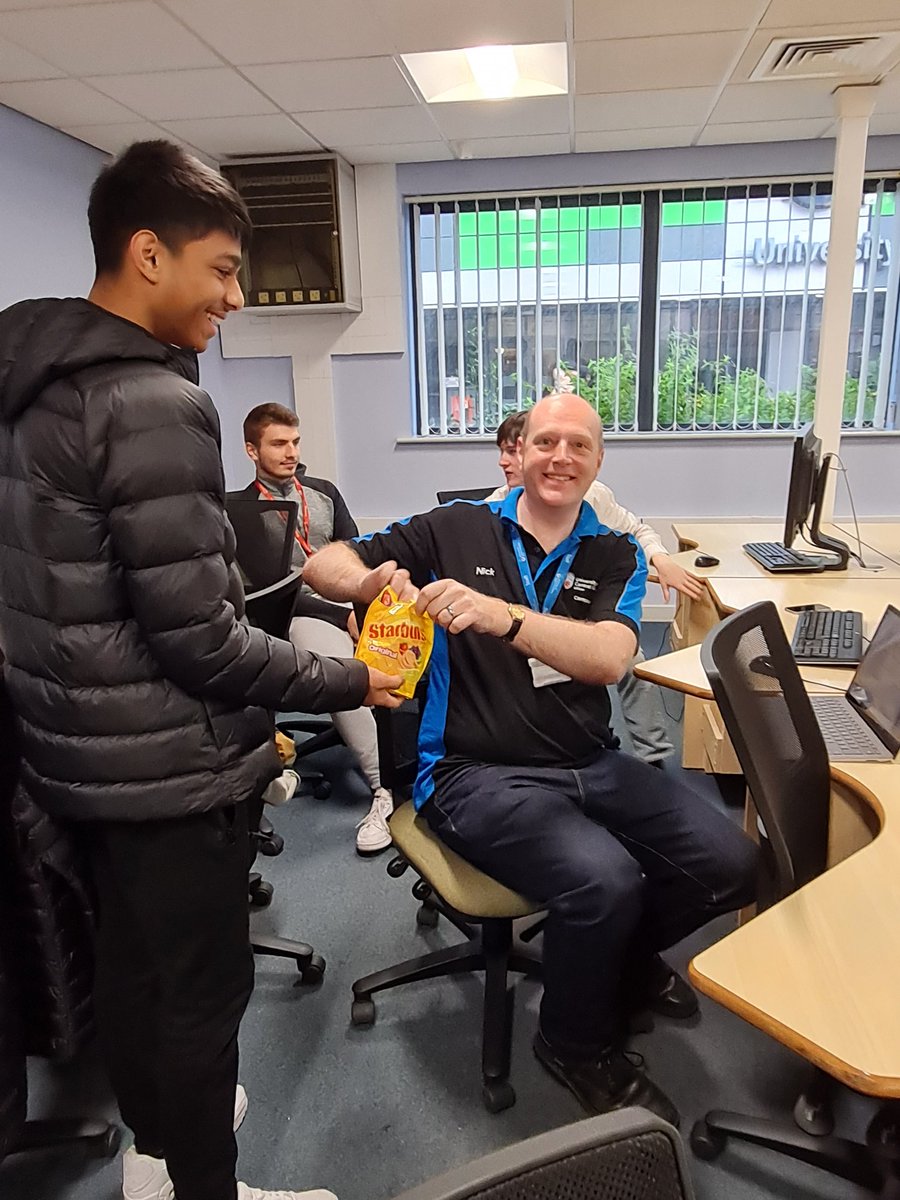 E4CodingNewbies's tweet image. How to get more points? Give the lecturer sweets!
~AA
#ActofKindness
#Computing4wc