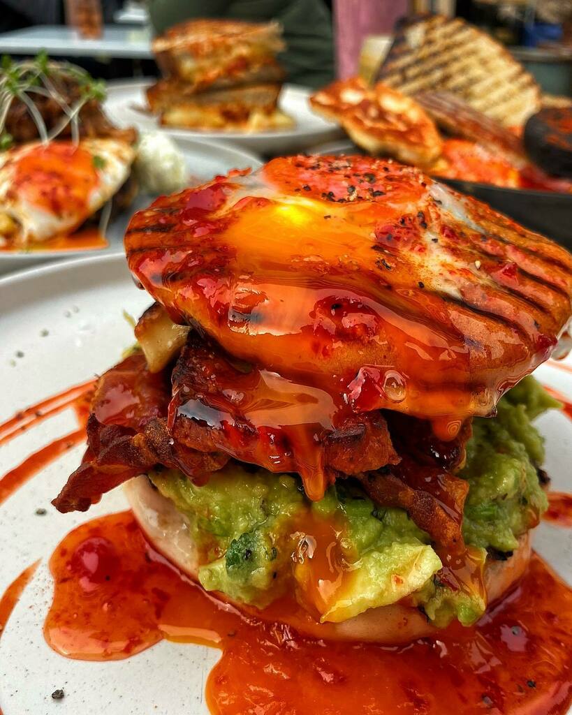 at @lomondcoffee aka BRUNCH HEAVEN cos this THICK-CUT BACON, EGG, AVOCADO BAGEL is all kinds of naughty completely with a runny egg yolk cooked to plug the hole. 
Like I said…naughty.
Congrats to the gang who today celebrate their 5th birthday for re… instagr.am/p/CVkTb2kIP2f/