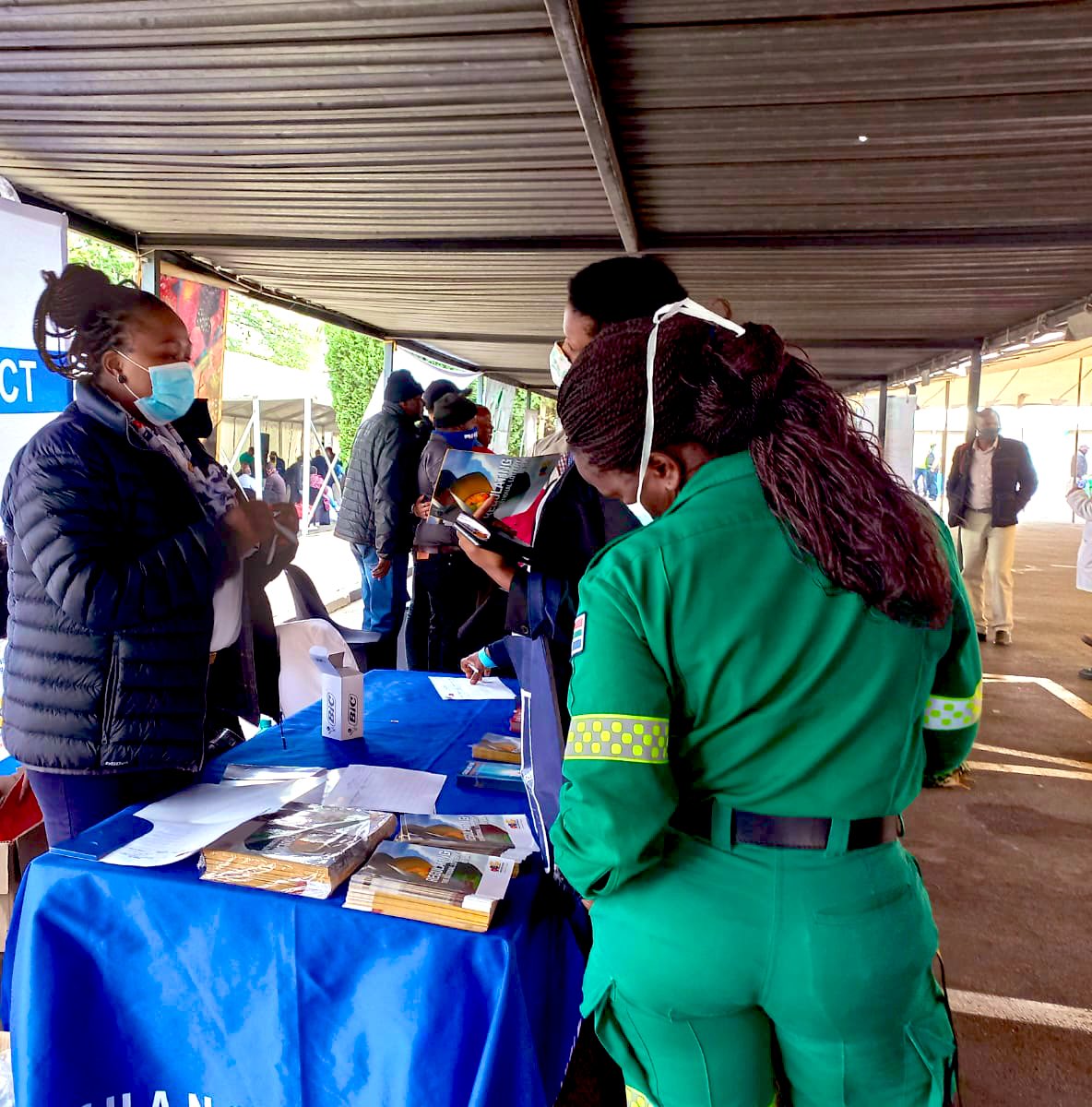 SA_NLC's tweet photo. Today is Farmers Day 2021, and we've joined the City of Joburg in public awareness campaigns and educating the public on #FundraisingLotteries opportunities and lottery player protection.
#RegulatingLotteries
#ParticipantProtection https://t.co/n3CSzKvQ4N