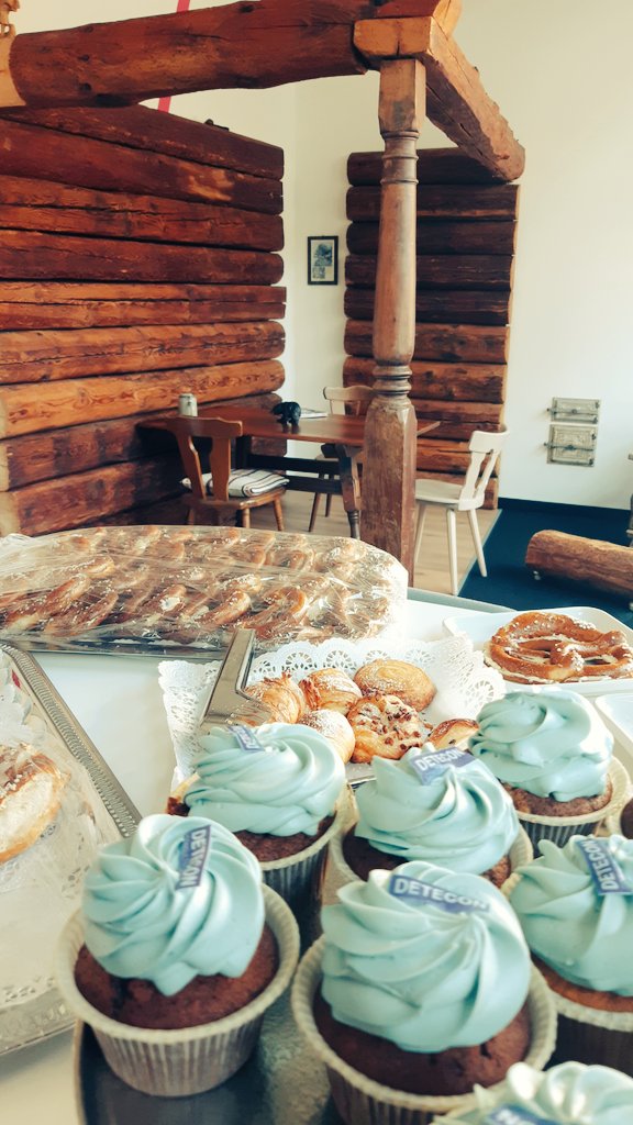 iLoveOpenStack's tweet photo. Heute zu Besuch im #newwork Büro der #detecon in #Munich... voll lecker... @detecon #magentamuc #werkstolz #yitt #Munich @Guenther_at_T #DeppenLoge #Telekomwall #dabei https://t.co/VcY3KcqdS7