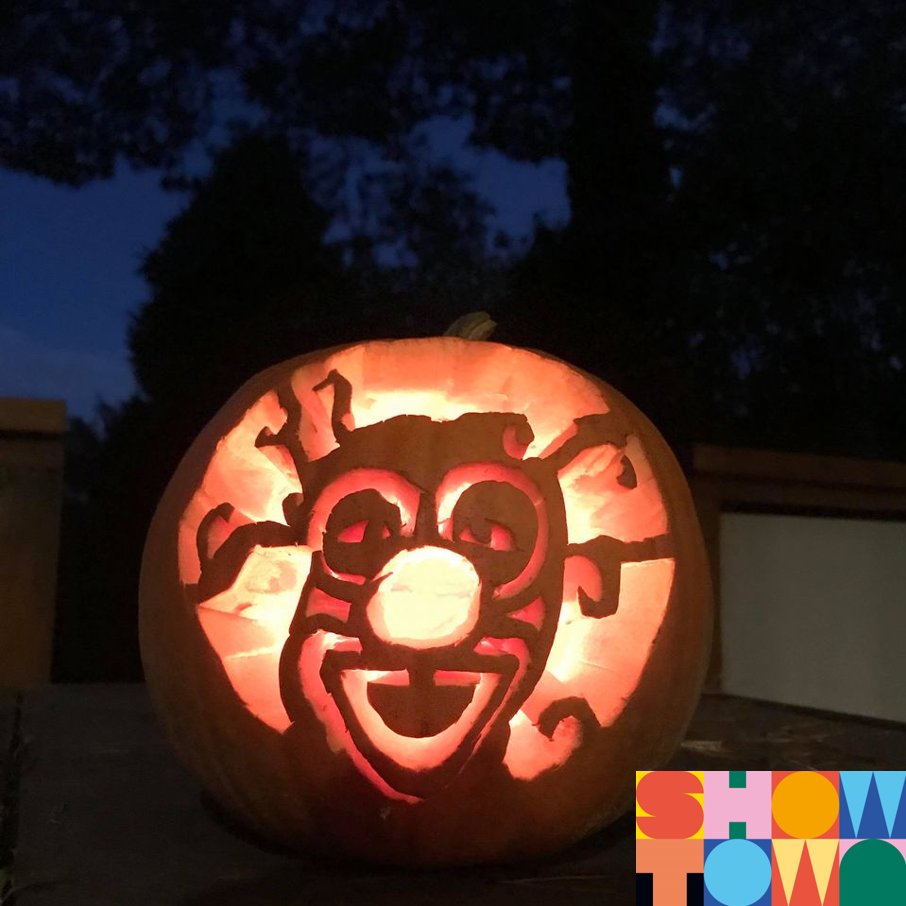 ShowtownBPL's tweet photo. The Showtown team have been getting all creative this week in preparation for Halloween this Sunday! 🎃 

Check out our clown face pumpkin! 🤡

Why not have a go yourself?  We've created a stencil to help get you started! 

#HappyHalloween #PumpkinFaces https://t.co/uUr4Z7gWDP